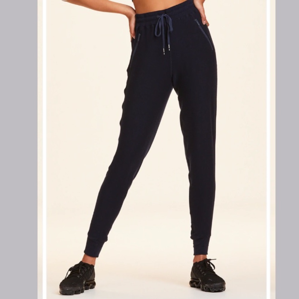 Women’s Alala high rise joggers sz S #G1